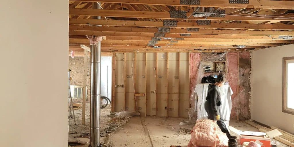 a couple kissing while walking out of a limousine while holding some drinks