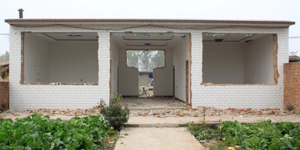 a couple kissing while walking out of a limousine while holding some drinks